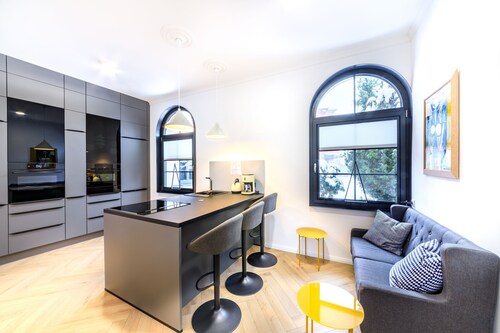 Holiday Apartment "Schlossplatz Vogtland" with Private Terrace, Private Sauna & Wi-Fi