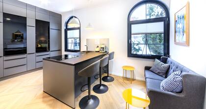 Holiday Apartment "Schlossplatz Vogtland" with Private Terrace, Private Sauna & Wi-Fi