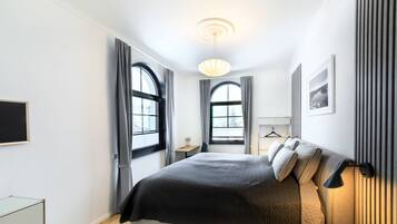 3 bedrooms, WiFi (free), bed sheets