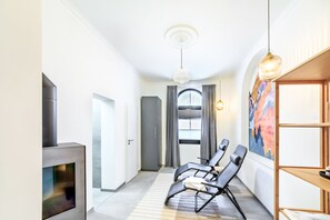 Interior - Holiday Apartment "Schlossplatz Vogtland" with Private Terrace, Private Sauna & Wi-Fi (Auerbach)