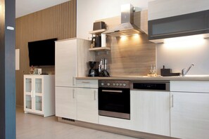 Kühlschrank, Ofen, Herdplatte, Geschirrspüler