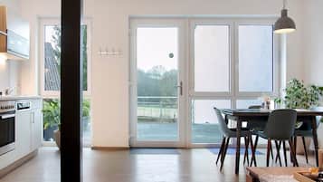 Jääkaappi, uuni, liesi, astianpesukone