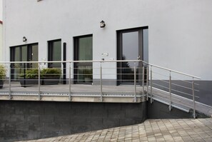 Exterior detail - Apartment 'Maiglöckchen' with Private Terrace, Shared Garden and Wi-Fi (Wittighausen)