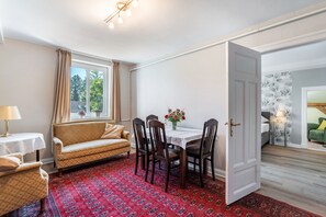 TV - Apartment 'Ferienwohnung Bauernhof Rohde' with Shared Terrace, Private Garden and Wi-Fi (Gremersdorf)