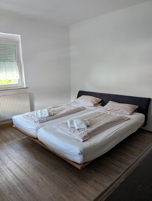 3 habitaciones, escritorio, wifi gratis y ropa de cama 