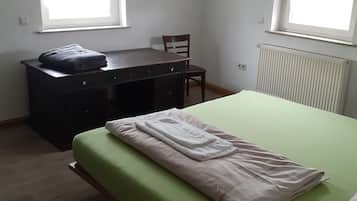 3 habitaciones, escritorio, wifi gratis y ropa de cama