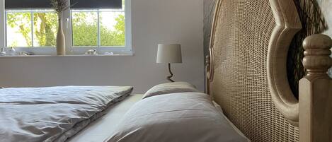 1 quarto, Wi-Fi de cortesia, roupa de cama