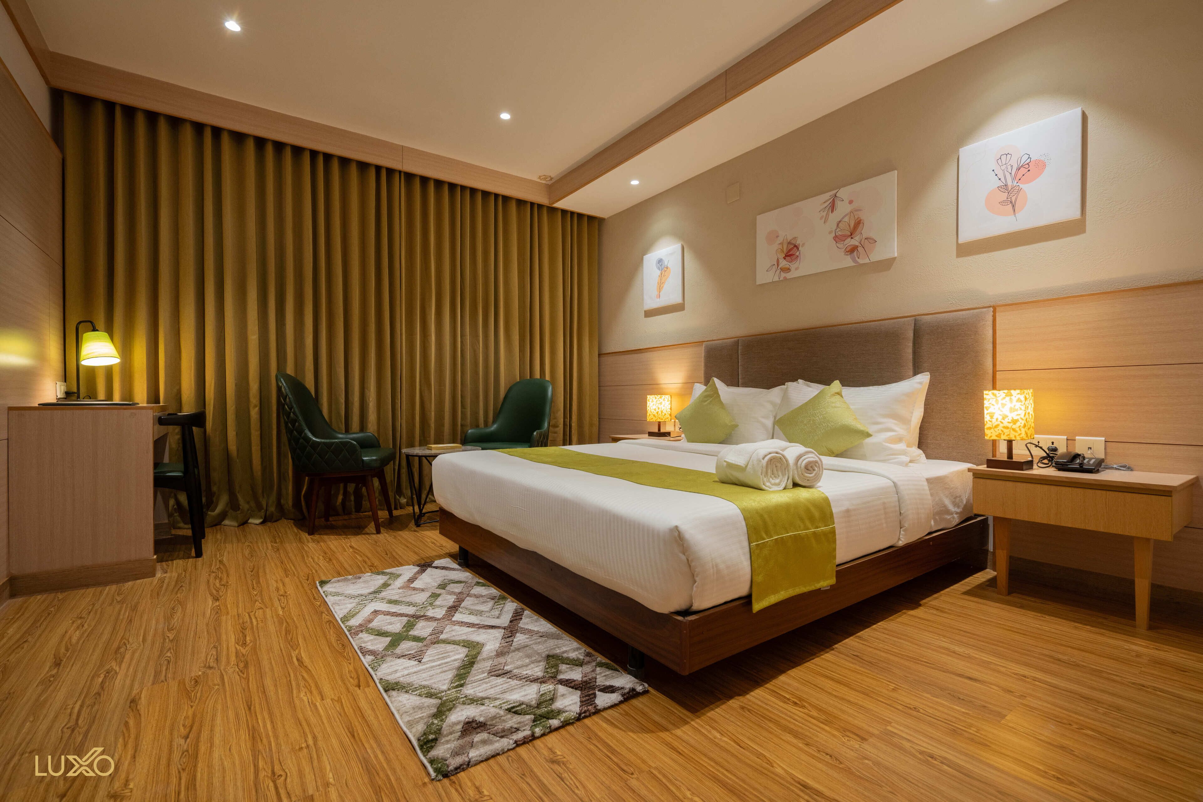 Deluxe Double Room | Minibar, in-room safe, iron/ironing board, free WiFi