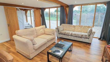 Cottage | Living area