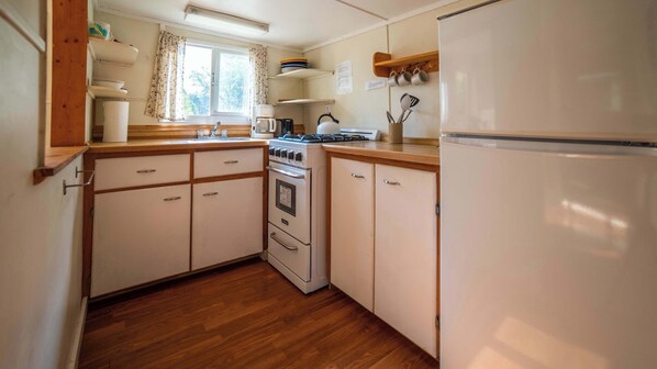 Fridge, microwave, stovetop, cookware/dishes/utensils