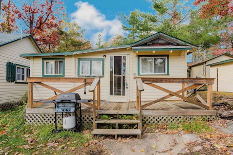 Exterior. 2-Bedroom Cottage #5 - Lodgepole Pine