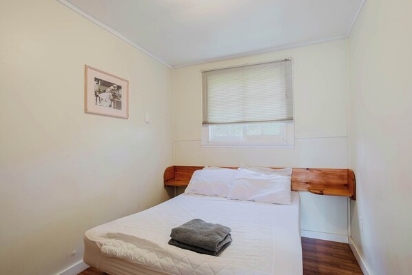 2 bedrooms, bed sheets