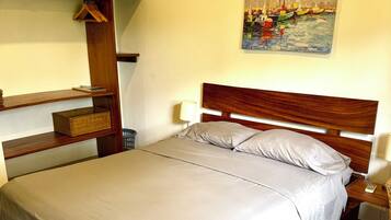 1 bedroom, desk, free WiFi, bed sheets