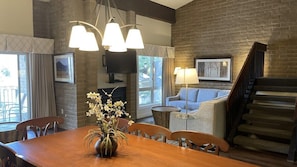TV, fireplace, offices - 3 BR Alpine Loft in Ski Lodge - 5 min bus to Vail! (Vail)