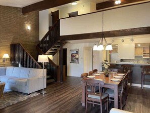 Interior - 3 BR Alpine Loft in Ski Lodge - 5 min bus to Vail! (Vail)