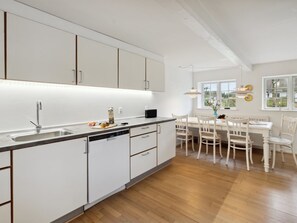 Frigorifero, microonde, forno, lavastoviglie