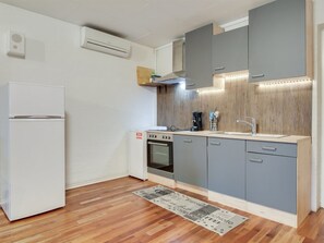 Geladeira, micro-ondas, lava-louças