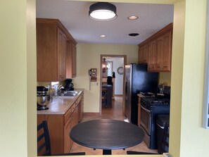 Private kitchen - Cozy Home in Victory Pkwy! (Minneapolis)