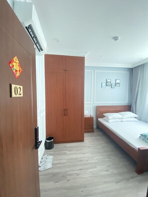 7 bedrooms, hypo-allergenic bedding, individually furnished