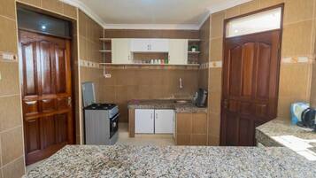 Familienapartment | Eigene Küche | Kühlschrank, Mikrowelle, Kochgeschirr/Geschirr/Besteck