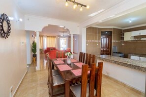 Private kitchen - Lux Suites Nairobi Homes Apartment Nyali (Mombasa)