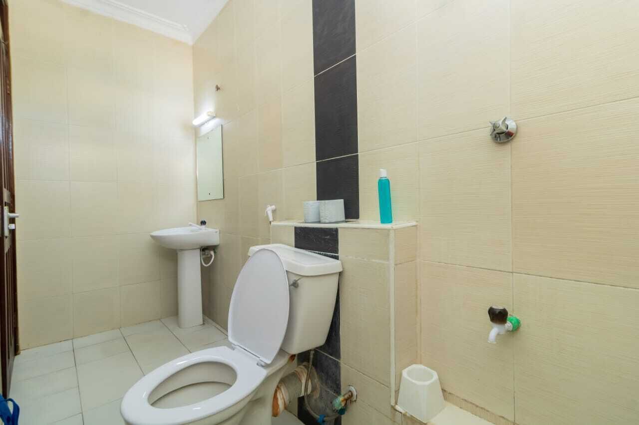 Apartamento família | Banheiro | Chuveiro, chuveiro com efeito de chuva, produtos de toalete grátis, bidê