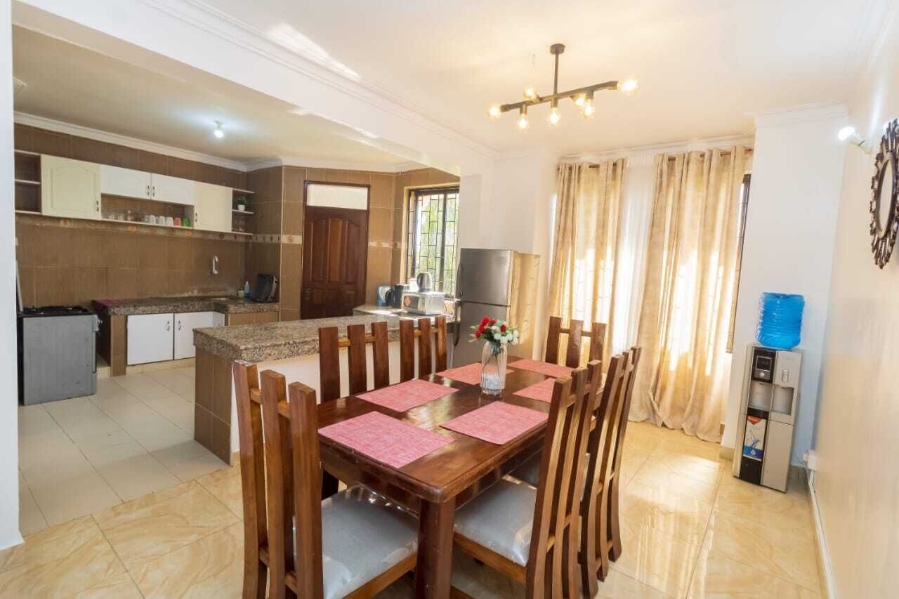 Familjelägenhet | Eget kök | Kylskåp, mikrovågsugn och grytor/köksredskap