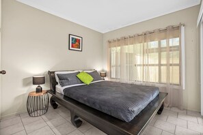 2 bedrooms, desk, iron/ironing board, travel crib - Emerald Hub   unit 2 (Emerald Beach)