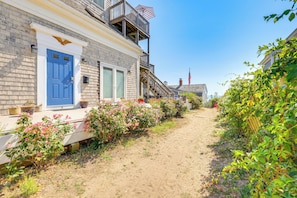 Exterior - Walk to Commercial Street! Couples Retreat w/ Deck (Provincetown)
