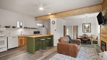 Smart TV, fireplace