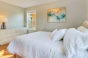 3 bedrooms, iron/ironing board, WiFi, bed sheets - Asheville Haven < 2 Mi to Biltmore & Downtown (Asheville)