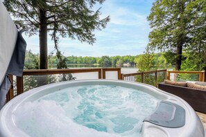 Bain à remous extérieur