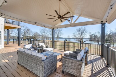 Lake Hartwell Home w/ Dock + Fire Pit!