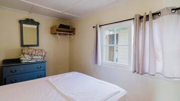 2 bedrooms, bed sheets