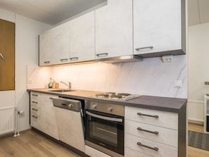 Fridge, microwave, dishwasher, cookware/dishes/utensils