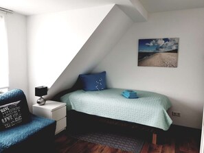 1 habitación, escritorio, tabla de planchar con plancha y wifi 