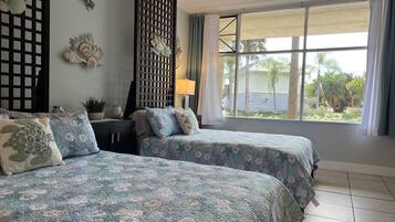 Een strijkplank/strijkijzer, reisbedje, gratis wifi