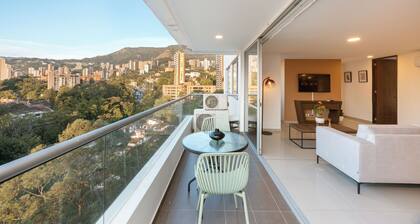 Gorgeous apartment with stunning view and Pool near Santa Fe Mall