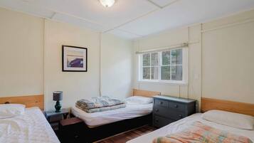 2 bedrooms, bed sheets