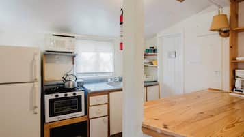 Fridge, microwave, stovetop, cookware/dishes/utensils