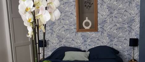 Free WiFi, bed sheets