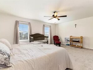 1 Schlafzimmer, BĂŒgeleisen/BĂŒgelbrett, WLAN, BettwĂ€sche