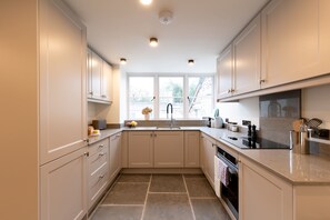 Dishwasher, cookware/dishes/utensils - The Lodge (Ulverston)