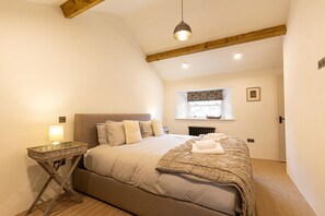 3 quartos, individualmente decorados, individualmente mobiliados