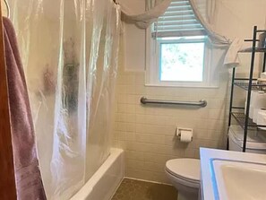 Towels, soap, shampoo - Friendly neighborhood enjoy the comfort of getting away. (Blackshear)