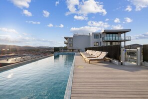 Pool - Blackdiamond 504 - Beautiful modern 2bd/2bth apartment + pool, spa, sauna access (Greenway)