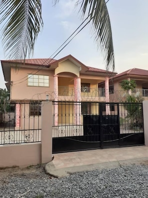 Deluxe Double Room - Fresh Air Lodge (Accra)