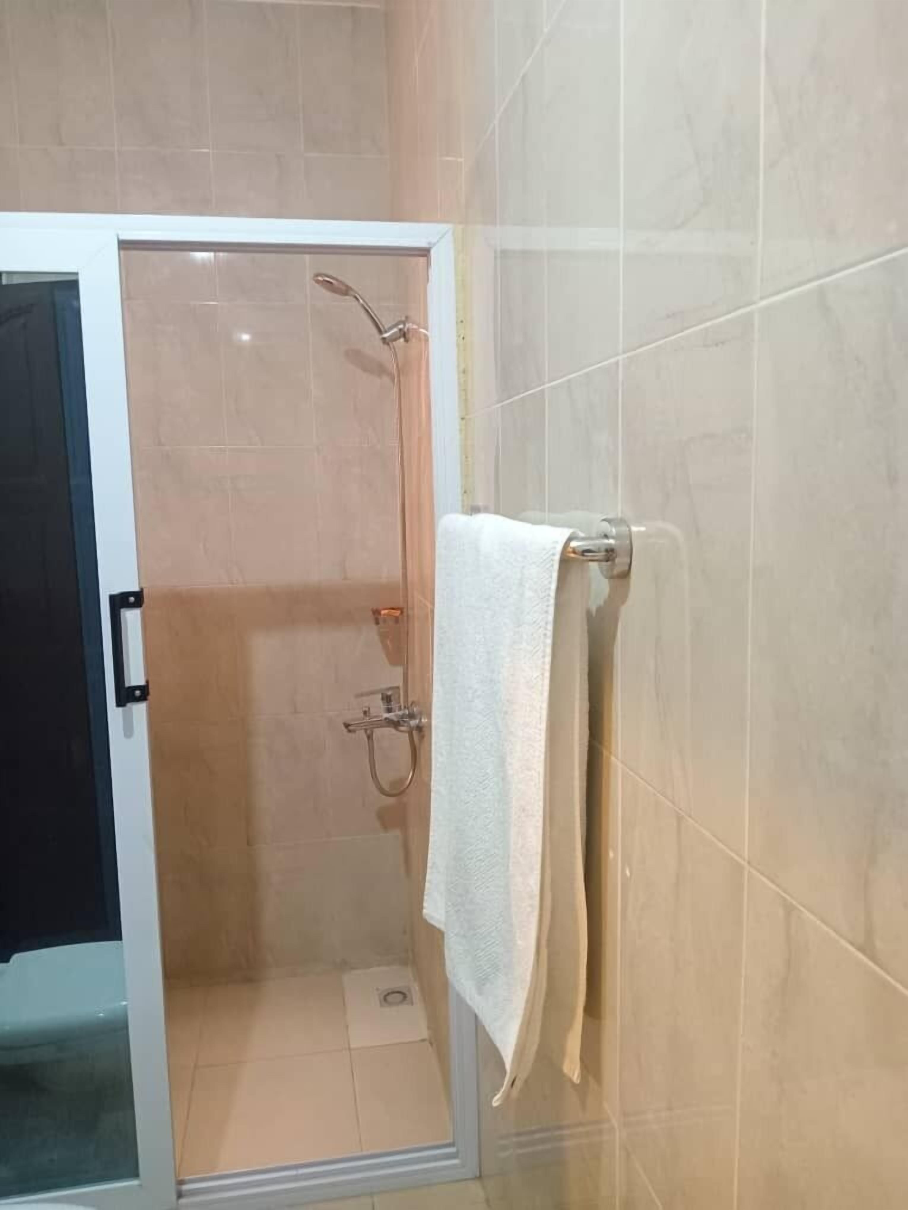 Superior Room | Bathroom | Shower, towels