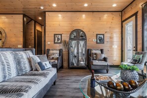 Smart TV, fireplace - Elk Pass by AvantStay | Luxurious Mountain Estate (Pigeon Forge)