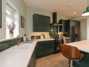 Fridge, dishwasher, electric kettle, toaster - The Old Guard House (Whitby)